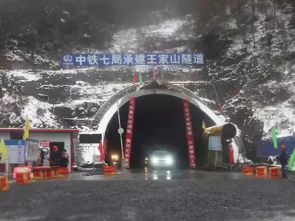 滬昆江西HKJX-8標(biāo)王家山隧道隧底沉降、裂縫處理施工監(jiān)測